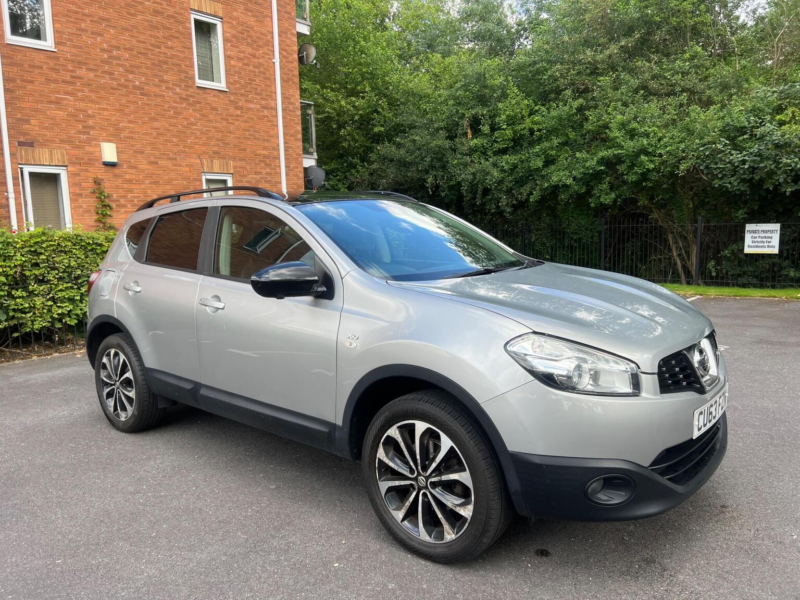 2013 Nissan Qashqai 1.6 360 2WD Euro 5 5dr in Silver — image 1