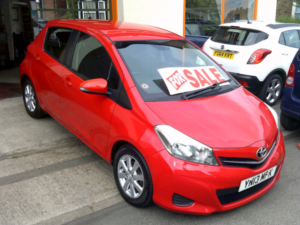 2013 Toyota Yaris 1.3 Dual Vvt-I Tr in Red — image 3