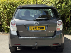 2010 Toyota Verso 2.0 D-4d Tr in Grey — image 4