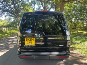 2014 Land Rover Discovery 4 3.0 Sd V6 Hse SUV 5dr Diesel Auto 4WD Euro 5 (s/s) (255 Bhp) in Black — image 4