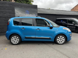 2013 Citroen C3 Picasso 1.6 Hdi Exclusive in Blue — image 2