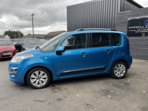2013 Citroen C3 Picasso 1.6 Hdi Exclusive in Blue — image 6