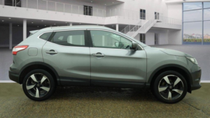 2016 Nissan Qashqai 1.2 Dig-T N-Connecta 2WD Euro 6 (s/s) 5dr in Grey — image 5