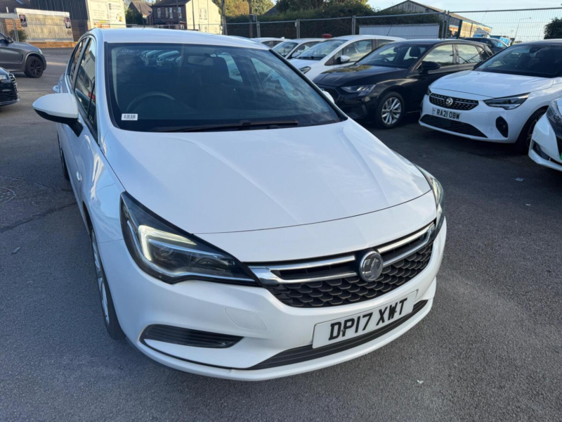 2017 Vauxhall Astra 1.4i Turbo Design Euro 6 5dr in White — image 1