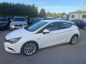 2017 Vauxhall Astra 1.4i Turbo Design Euro 6 5dr in White — image 3
