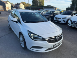 2017 Vauxhall Astra 1.4i Turbo Design Euro 6 5dr in White — image 5