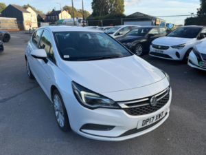 2017 Vauxhall Astra 1.4i Turbo Design Euro 6 5dr in White — image 6
