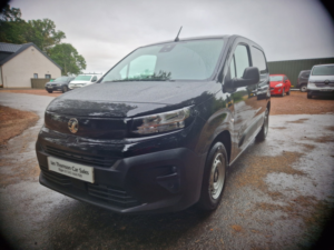 2025 Vauxhall Combo 1.5 Combo Pv Prime+ 1.5d 100 S&s Mt6 (650 Payload) in Black — image 2