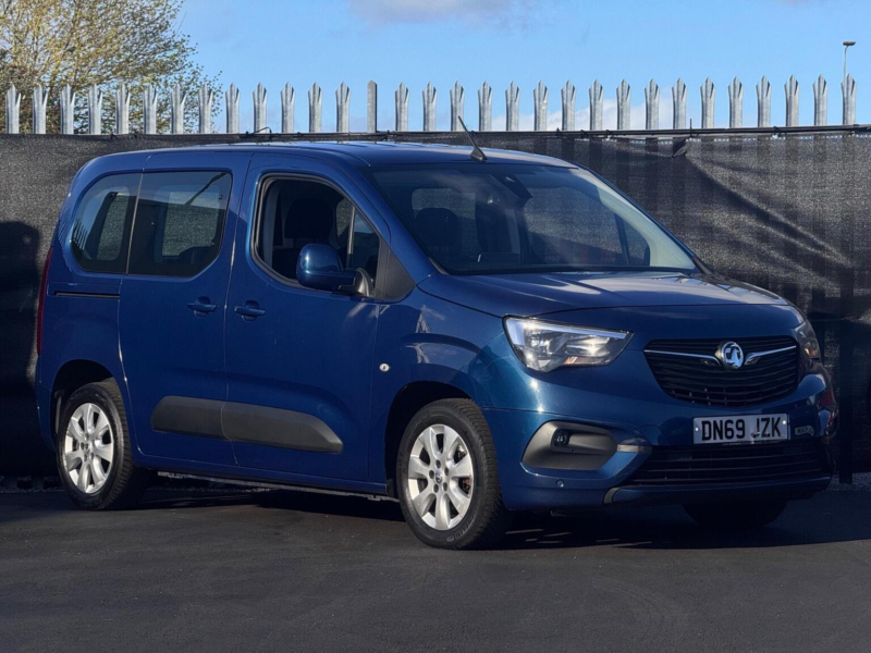 2019 Vauxhall Combo Life 1.5 Turbo D Blueinjection Energy Euro 6 (s/s) 5dr in Blue — image 1