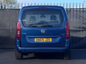 2019 Vauxhall Combo Life 1.5 Turbo D Blueinjection Energy Euro 6 (s/s) 5dr in Blue — image 4