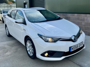 2016 Toyota Auris 1.8 Vvt-H Icon Touring Sports CVT Euro 6 (s/s) 5dr in White — image 2
