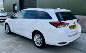 2016 Toyota Auris 1.8 Vvt-H Icon Touring Sports CVT Euro 6 (s/s) 5dr in White — image 4