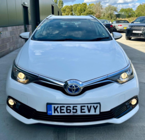 2016 Toyota Auris 1.8 Vvt-H Icon Touring Sports CVT Euro 6 (s/s) 5dr in White — image 5