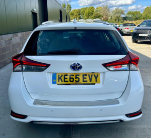 2016 Toyota Auris 1.8 Vvt-H Icon Touring Sports CVT Euro 6 (s/s) 5dr in White — image 6