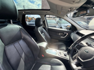 2016 Land Rover Discovery Sport Td4 Hse in Black — image 2