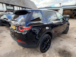 2016 Land Rover Discovery Sport Td4 Hse in Black — image 3