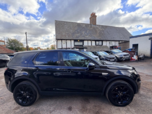 2016 Land Rover Discovery Sport Td4 Hse in Black — image 4