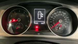 2015 Volkswagen Golf 1.4 Tsi Bluemotion Tech Match Euro 5 (s/s) 5dr in Blue — image 3