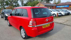 2012 Vauxhall Zafira 1.6 16v Design in Red — image 2