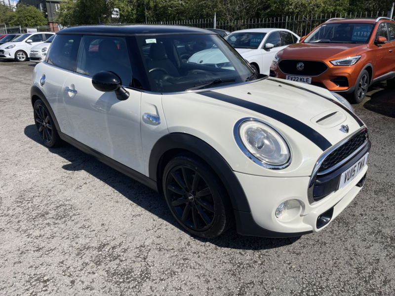 2015 MINI Hatch 2.0 Cooper Sd 3-Door Hatch in White — image 1