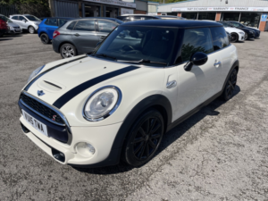 2015 MINI Hatch 2.0 Cooper Sd 3-Door Hatch in White — image 2