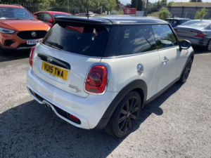 2015 MINI Hatch 2.0 Cooper Sd 3-Door Hatch in White — image 6