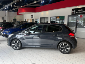 2018 Peugeot 208 1.5 Bluehdi Tech Edition in Grey — image 6
