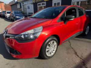 2014 Renault Clio 1.2 16v Expression Euro 5 5dr in Red — image 5