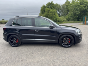 2014 Volkswagen Tiguan 2.0 Tdi Bluemotion Tech Match in Black — image 3