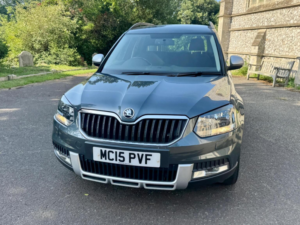 2015 Skoda Yeti 1.2 Tsi Se Outdoor DSG Euro 6 (s/s) 5dr in Grey — image 2