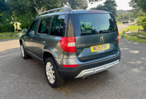 2015 Skoda Yeti 1.2 Tsi Se Outdoor DSG Euro 6 (s/s) 5dr in Grey — image 4