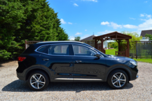 2022 MG MG Hs 1.5 T-Gdi Exclusive in Black — image 6