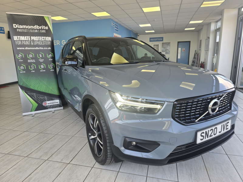 2020 Volvo Xc40 1.5 R-Design T3 in Grey — image 1