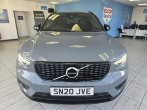 2020 Volvo Xc40 1.5 R-Design T3 in Grey — image 2