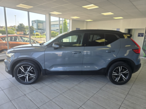 2020 Volvo Xc40 1.5 R-Design T3 in Grey — image 4