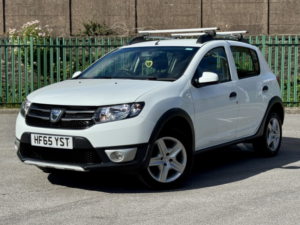 2015 Dacia Sandero Stepway 0.9 Stepway Laureate Tce 90 in White — image 3