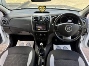 2015 Dacia Sandero Stepway 0.9 Stepway Laureate Tce 90 in White — image 5