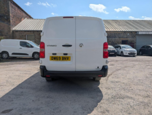 2020 Vauxhall Vivaro 1.5 Turbo D 2900 Dynamic L2 H1 Euro 6 (s/s) 6dr in White — image 4
