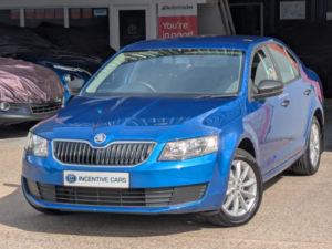 2014 Skoda Octavia 1.2 Tsi S 5 Door Manual. £35 Road Tax. 3 Owners. Cambelt Done At 52k. 7 Services. in Blue — image 6