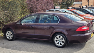 2012 Skoda Superb 1.6 Tdi Se Greenline Ii in Red — image 5