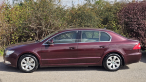 2012 Skoda Superb 1.6 Tdi Se Greenline Ii in Red — image 6