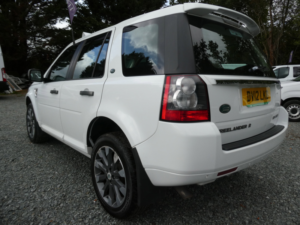 2012 Land Rover Freelander 2 2.2 Sd4 Hse SUV 5dr Diesel Commandshift 4WD Euro 5 (190 Ps) in White — image 5