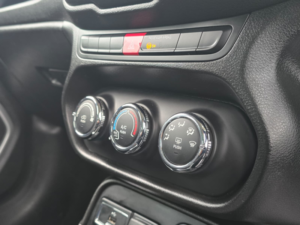 2015 Jeep Renegade 1.4t Multiairii Longitude SUV 5dr Petrol Manual Euro 6 (s/s) (140 Ps) in Black — image 5