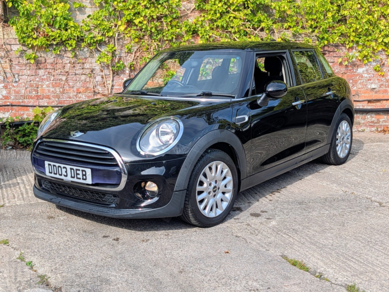 2015 MINI Hatch 1.5 5-Door Hatch Cooper in Black — image 1