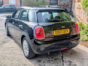 2015 MINI Hatch 1.5 5-Door Hatch Cooper in Black — image 3