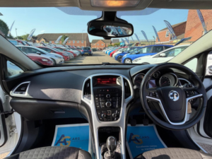 2015 Vauxhall Astra Gtc 2.0 Cdti Sri Euro 5 (s/s) 3dr in White — image 2