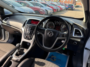 2015 Vauxhall Astra Gtc 2.0 Cdti Sri Euro 5 (s/s) 3dr in White — image 3