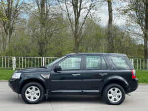 2011 Land Rover Freelander 2 2.2 Sd4 Gs Commandshift 4WD Euro 5 5dr in Black — image 4