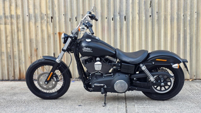 2016 Harley-Davidson Dyna 1690 Fxdb Street Bob in Black — image 1