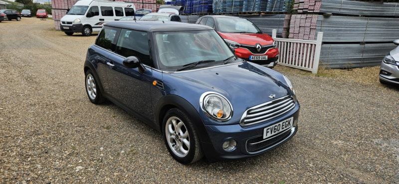 2010 MINI Hatch 1.6 Cooper D Hatch in Blue — image 1